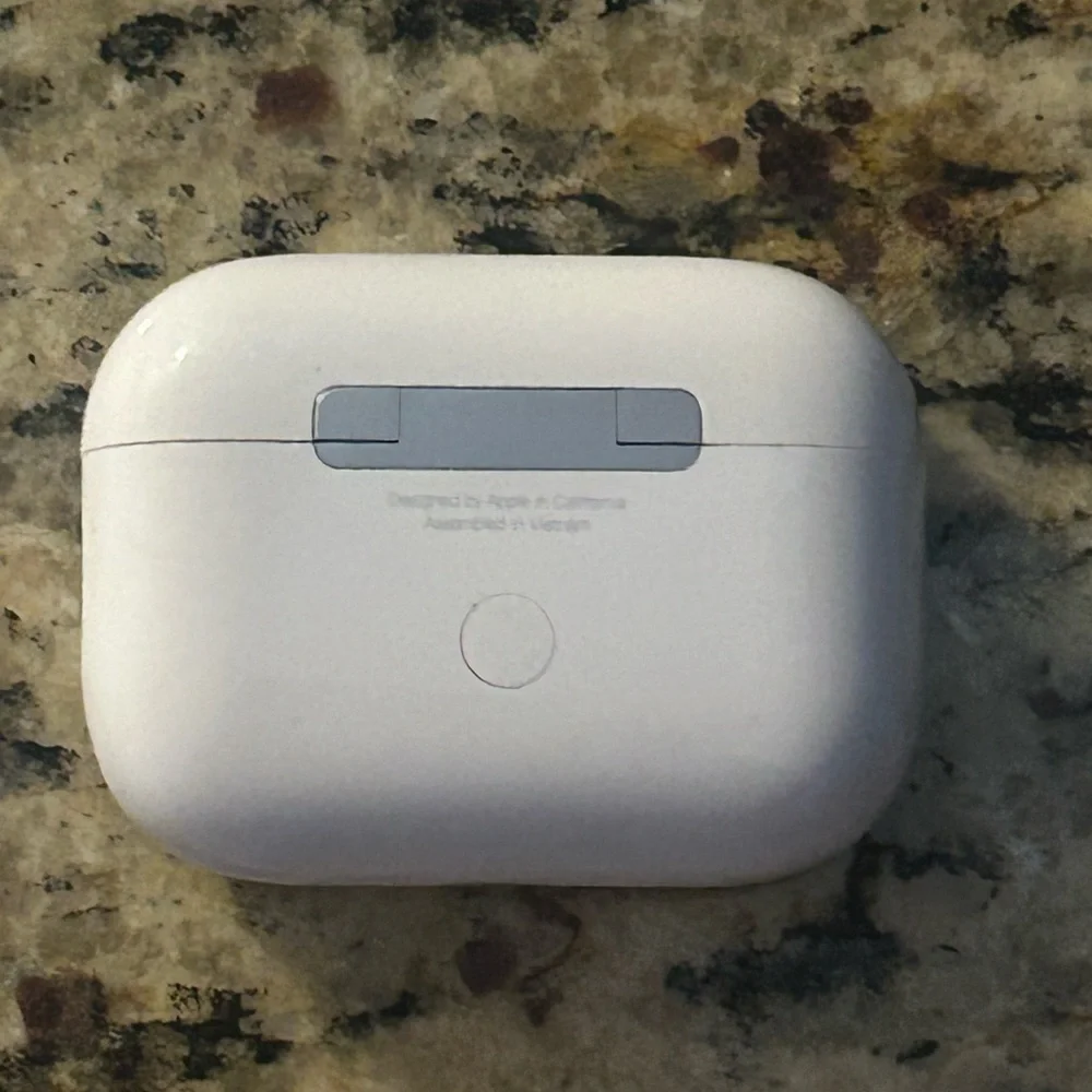 Apple White Wireless Earbuds with Case and Cable